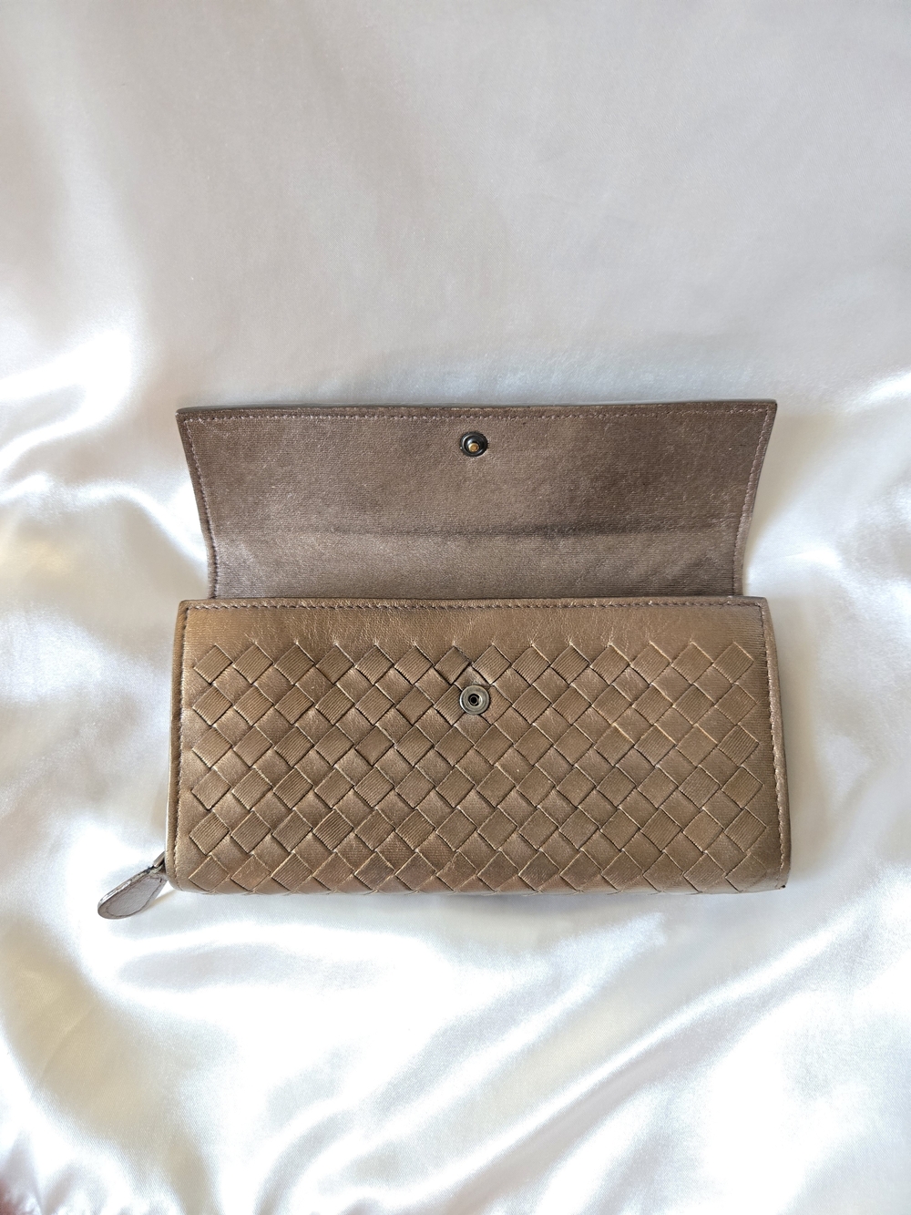 Bottega Veneta Metallic Gold Intrecciato Leather Wallet - Picture 9 of 16